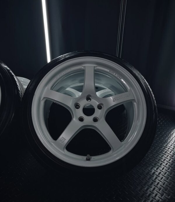 Rays Gramlights 57CR 5x114 18x9.5 (+38) WHITE SQUARED