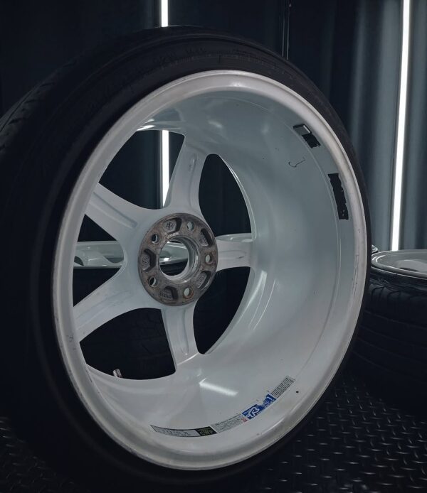 Rays Gramlights 57CR 5x114 18x9.5 (+38) WHITE SQUARED