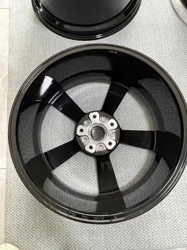 Porsche 911 front 20 rear 21-inch original  wheels