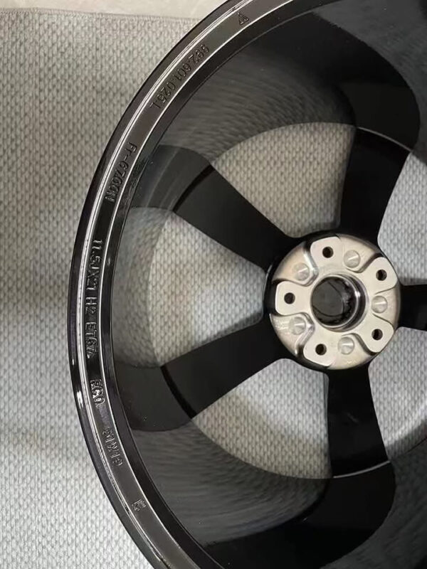 Porsche 911 front 20 rear 21-inch original  wheels