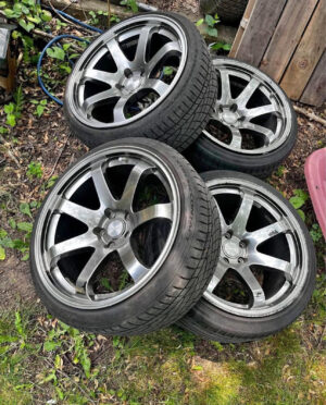 5x114 wheels, fronts are 19x9.5 and rears are 19x10.5