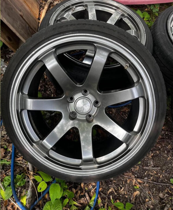 5x114 wheels, fronts are 19x9.5 and rears are 19x10.5