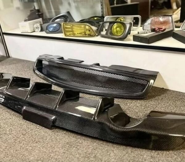 Front-grill lnfiniti g35 real carbon fiber/ rear diffuser
