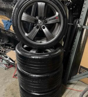 Nismo 18x9.5 + 15mm front with 18×10.5 + 15mm back.