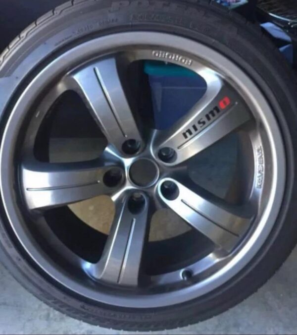Nismo 18x9.5 + 15mm front with 18×10.5 + 15mm back.