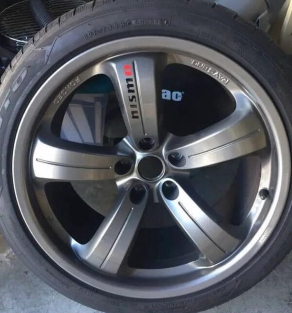 Nismo 18x9.5 + 15mm front with 18×10.5 + 15mm back.