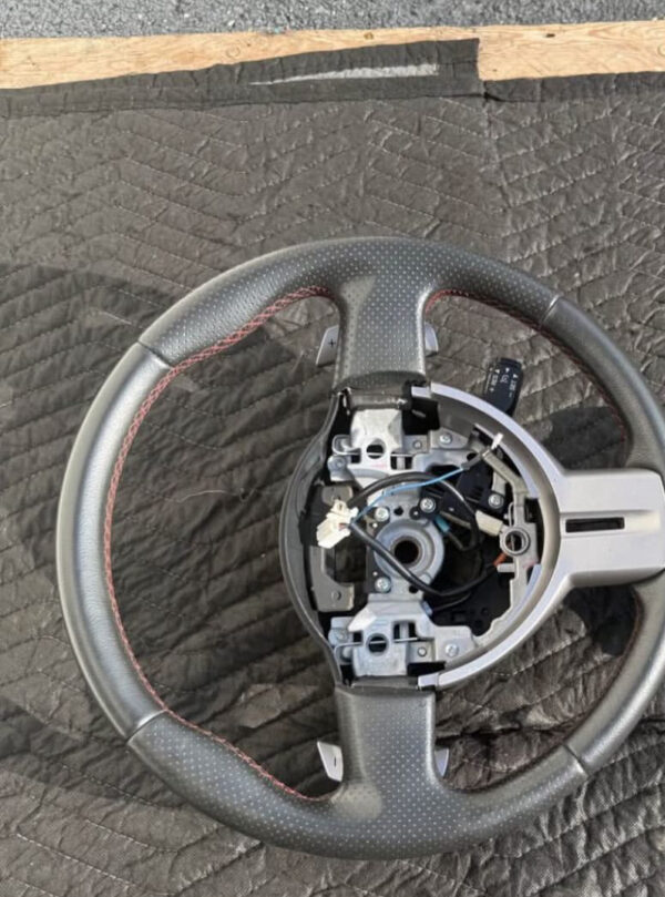 Steering wheel "automatic" with paddle shifters and Driver steering airbag