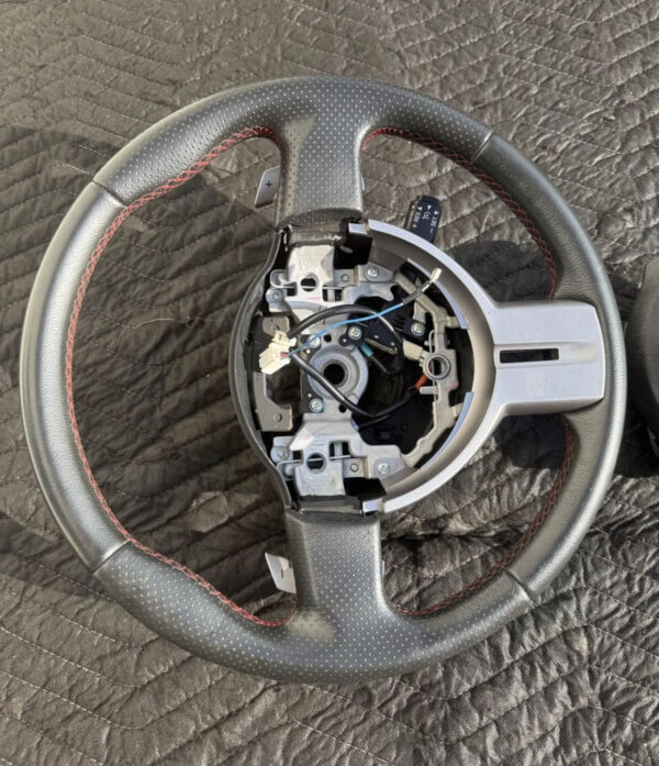 Steering wheel "automatic" with paddle shifters and Driver steering airbag
