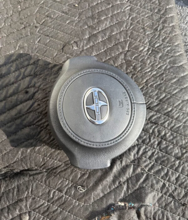 Steering wheel "automatic" with paddle shifters and Driver steering airbag