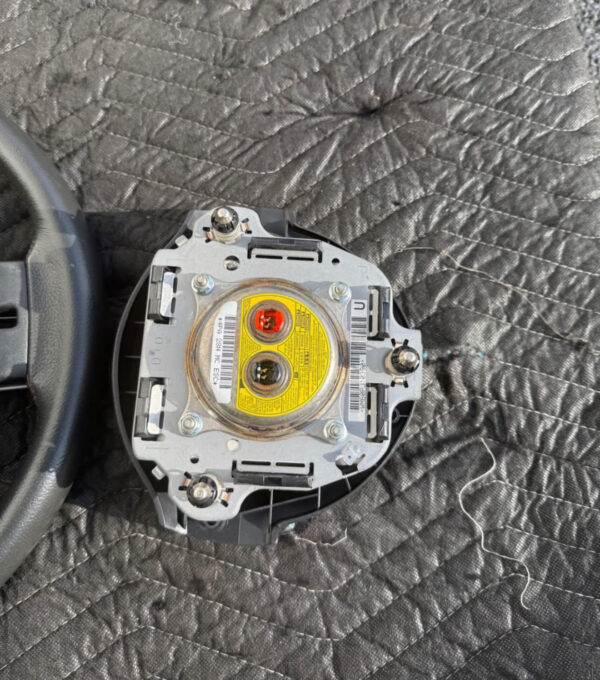 Steering wheel "automatic" with paddle shifters and Driver steering airbag
